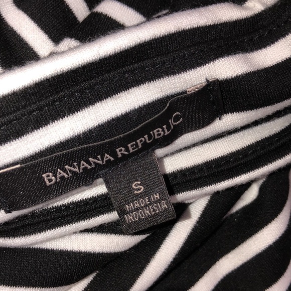 Banana Republic size small striped scallop hem top - Picture 6 of 7